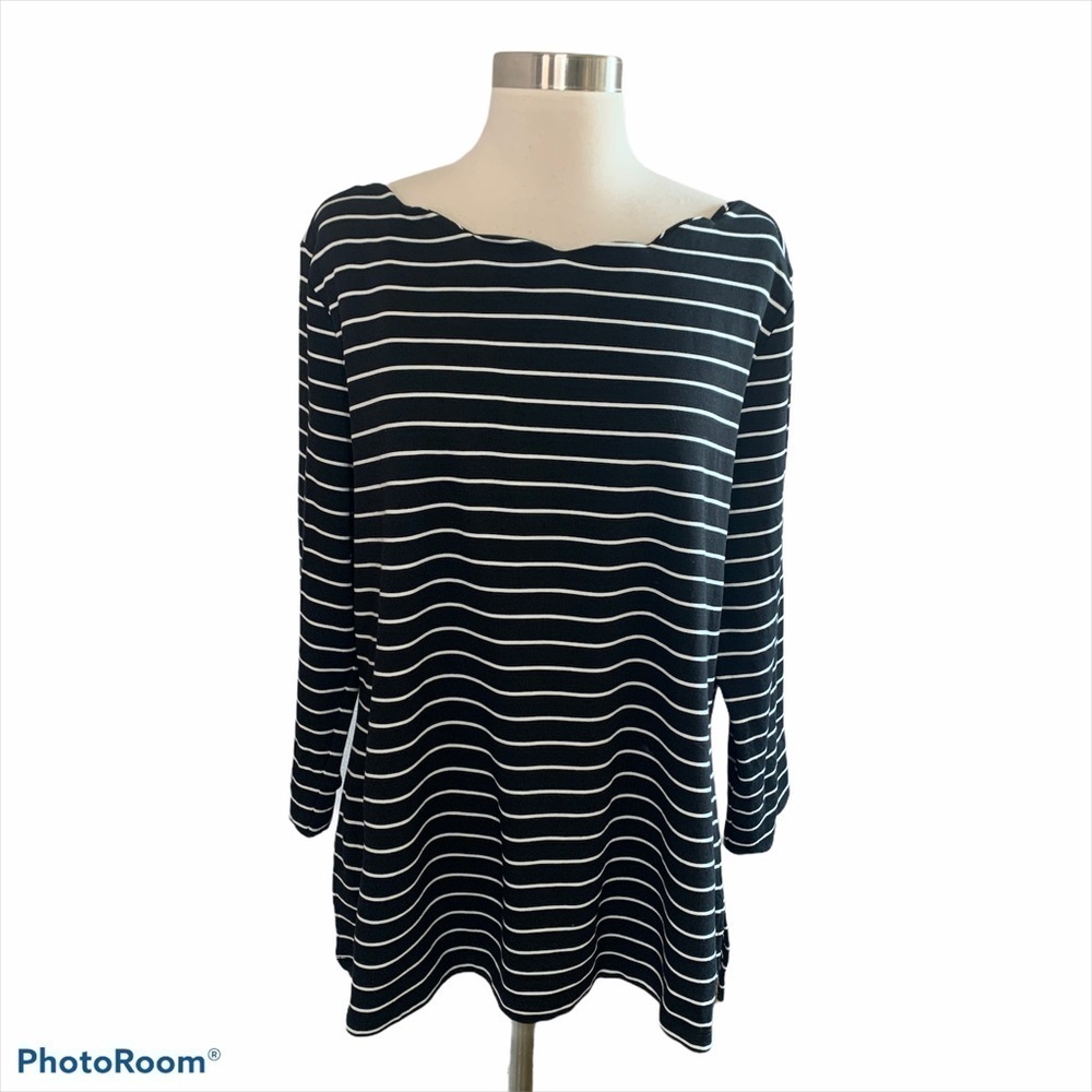 41 Hawthorn Top With Vertical Black White Stripes